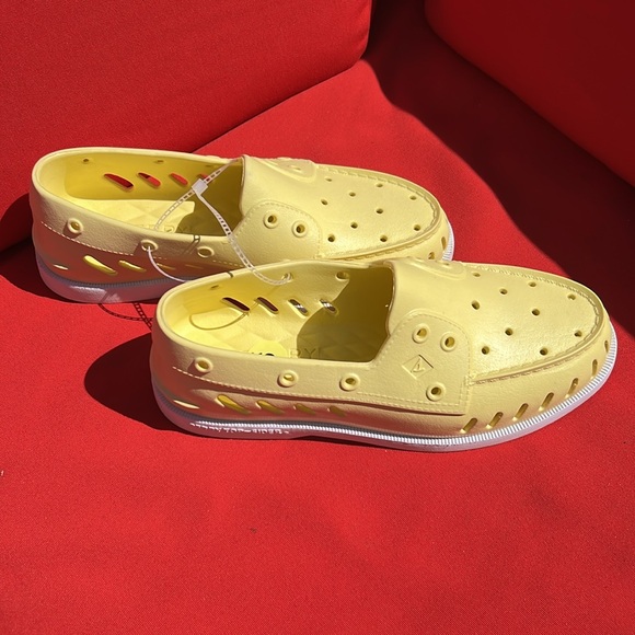 Sperry Top-Sider plastic yellow and white boat style shoes. NWOT - Picture 4 of 6